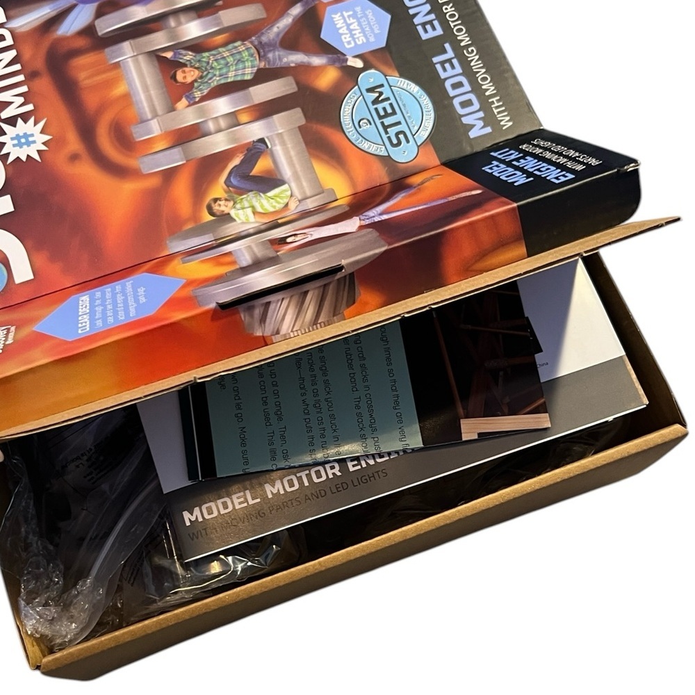 Discovery Mindblown Model Engine Kit. Never unboxed. Age 8+ - Picture 14 of 14
